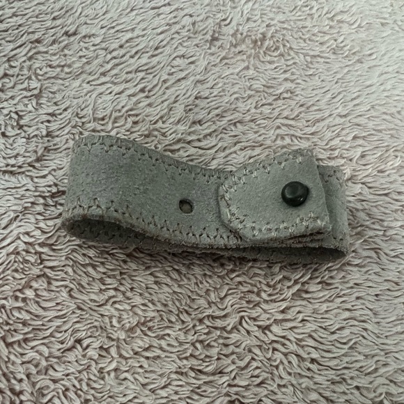 Twine & Twig Cowrie Shell Bracelet On Suede Strap - Picture 3 of 10